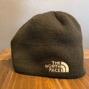 Men’s grey North Face winter wool beanie